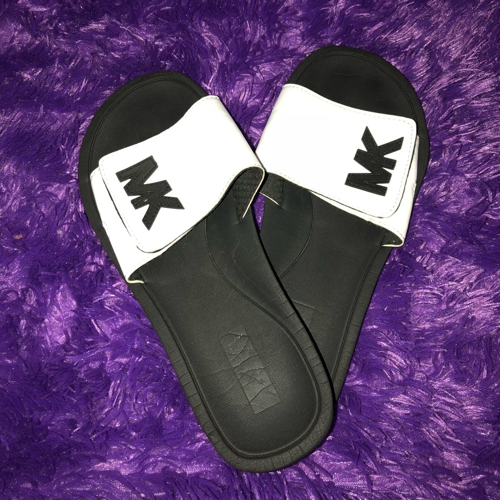 Great condition Michael Kors slides